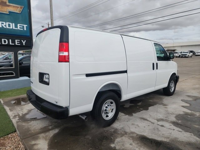 2025 Chevrolet Express Cargo 2500 Van photo 4