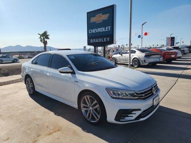 2018 Volkswagen Passat 2.0T R-Line Auto's photo