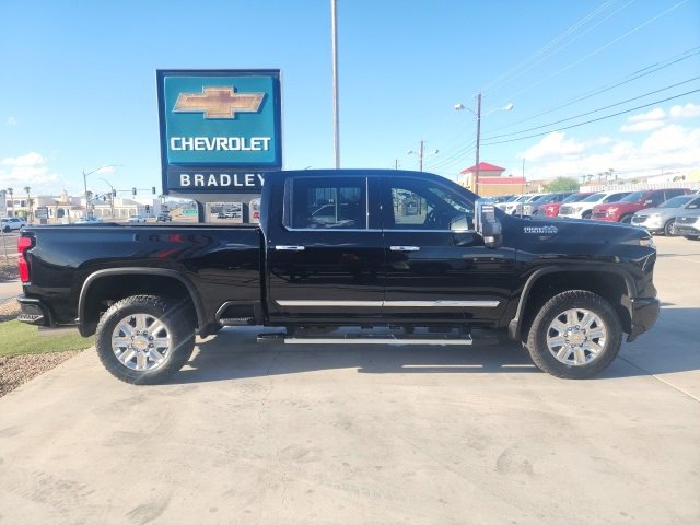 2025 Chevrolet Silverado 2500HD High Country photo 3