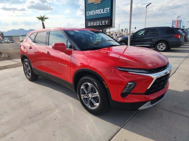 2024 Chevrolet Blazer 2LT photo 2