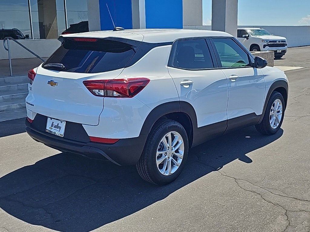 2026 Chevrolet Trailblazer LS photo 2