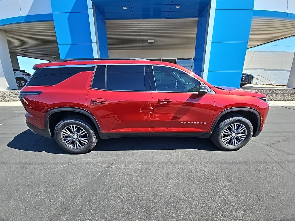 2026 Chevrolet Traverse photo 2