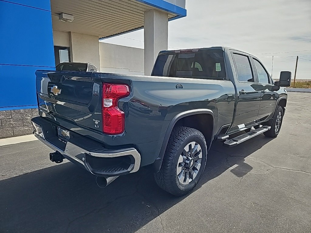2025 Chevrolet Silverado 2500HD LT photo 3