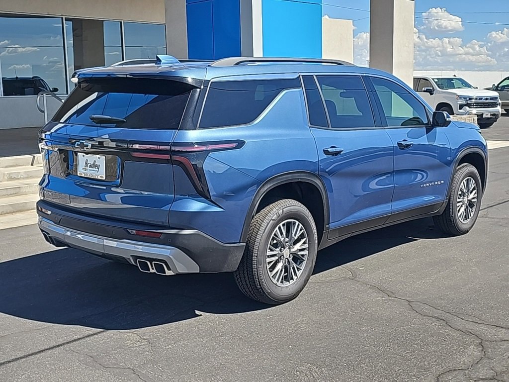 2025 Chevrolet Traverse photo 3