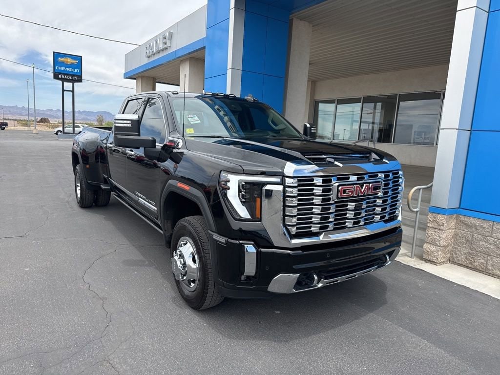 2025 GMC Sierra 4WD Crew Cab Long Box DRW Denali's photo