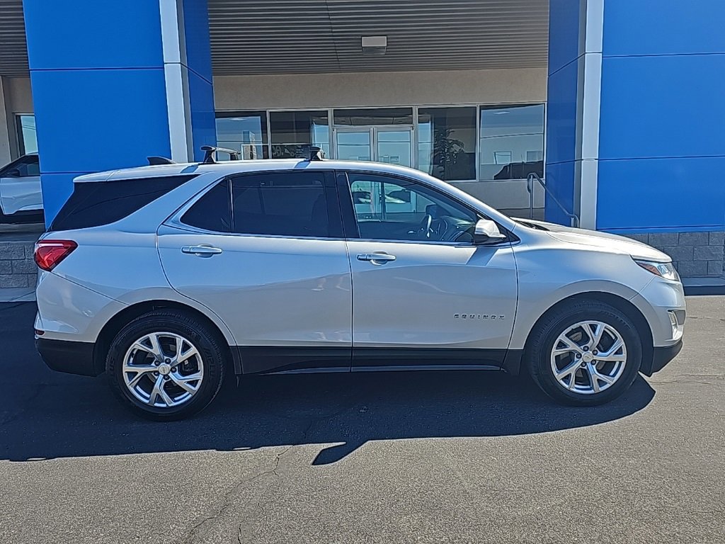 2018 Chevrolet Equinox LT photo 2