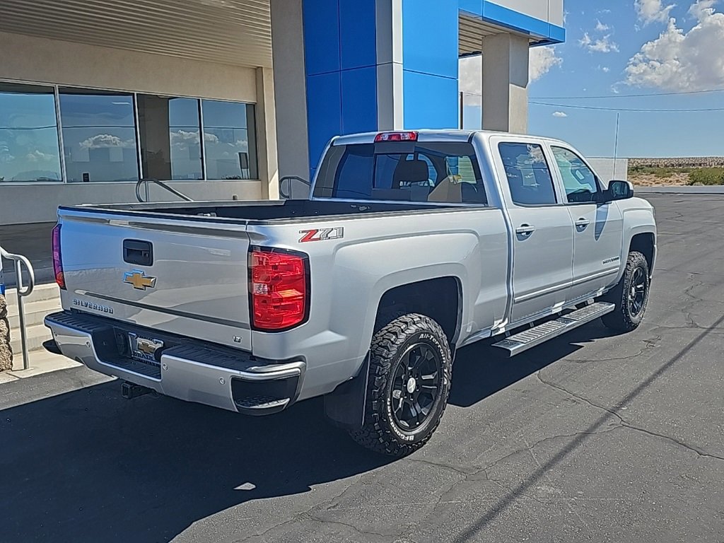 2018 Chevrolet Silverado 1500 LT photo 3