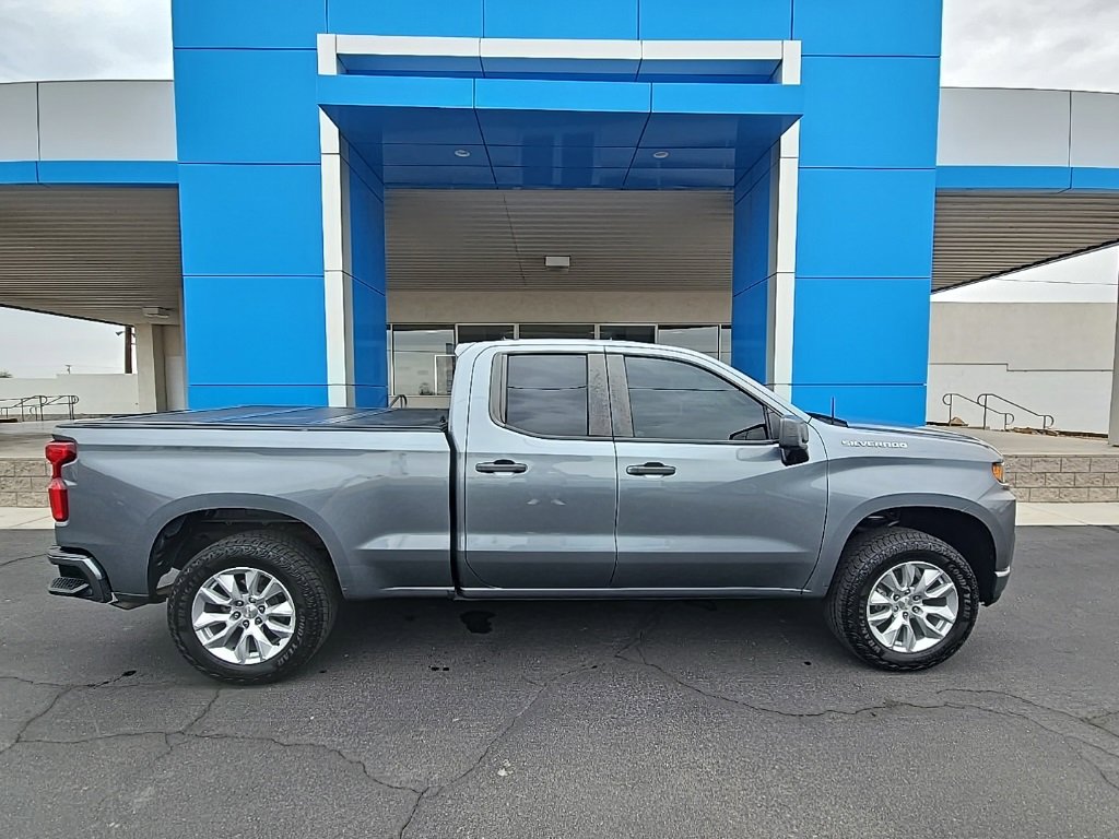 2019 Chevrolet Silverado 1500 Custom photo 2