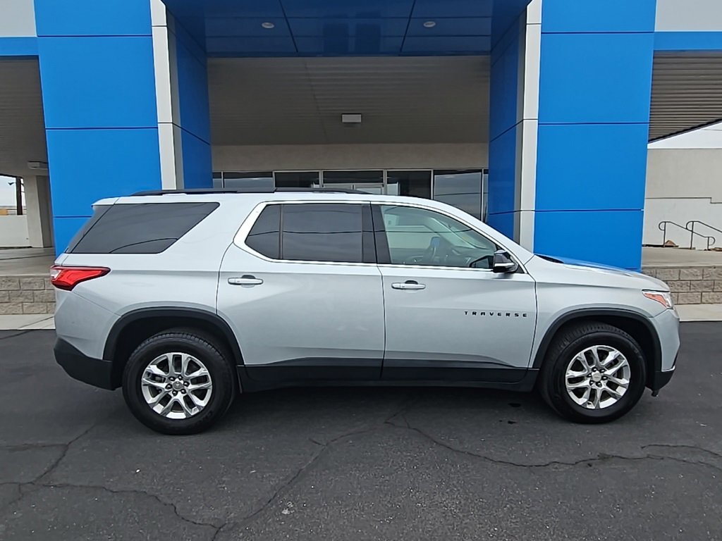 2020 Chevrolet Traverse Cloth photo 2