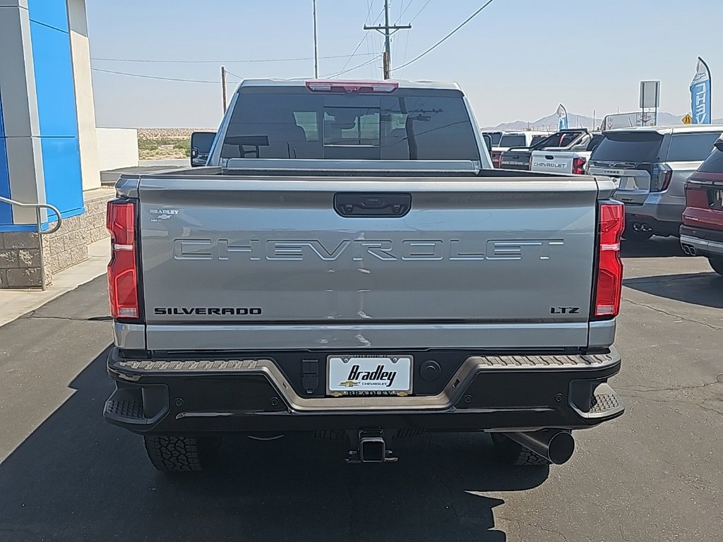 2025 Chevrolet Silverado 3500HD LTZ photo 4