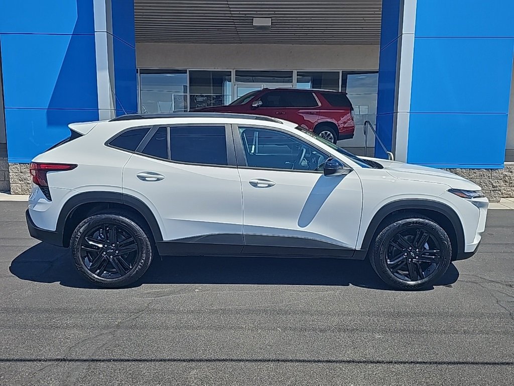 2026 Chevrolet Trax ACTIV photo 2