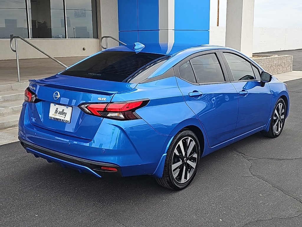 2022 Nissan Versa SR photo 3