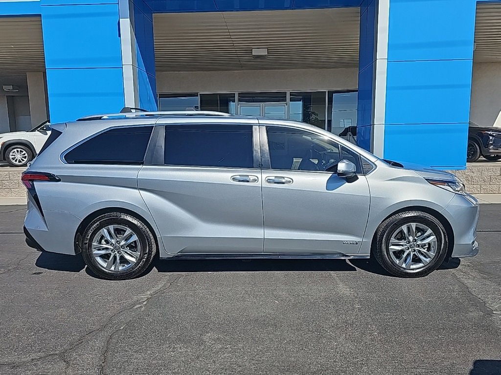 2021 Toyota Sienna Limited photo 2