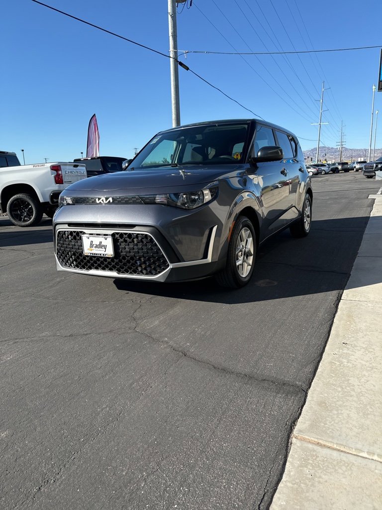 2023 Kia Soul LX photo 2