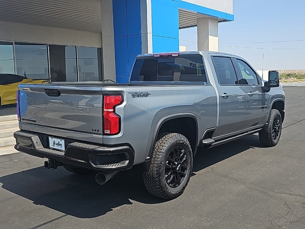 2025 Chevrolet Silverado 3500HD LTZ photo 3