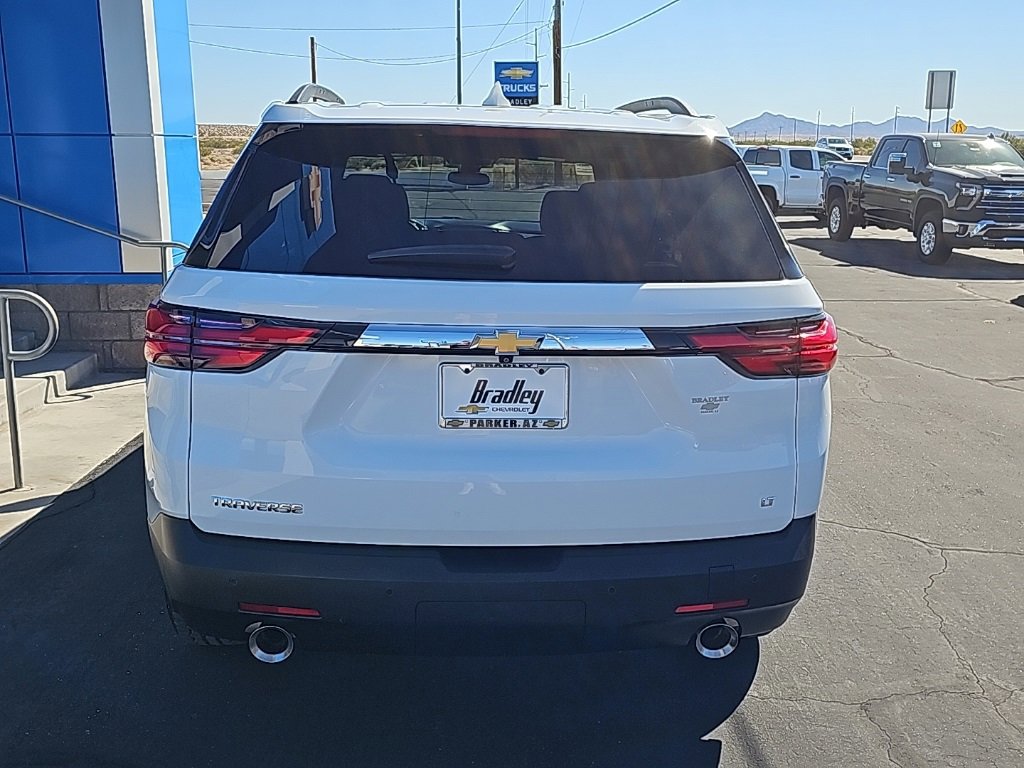 2023 Chevrolet Traverse Cloth photo 2