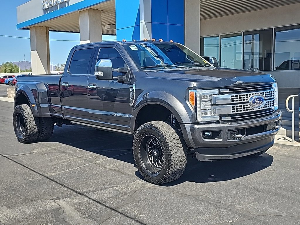 2018 Ford F-450 Super Duty Platinum's photo