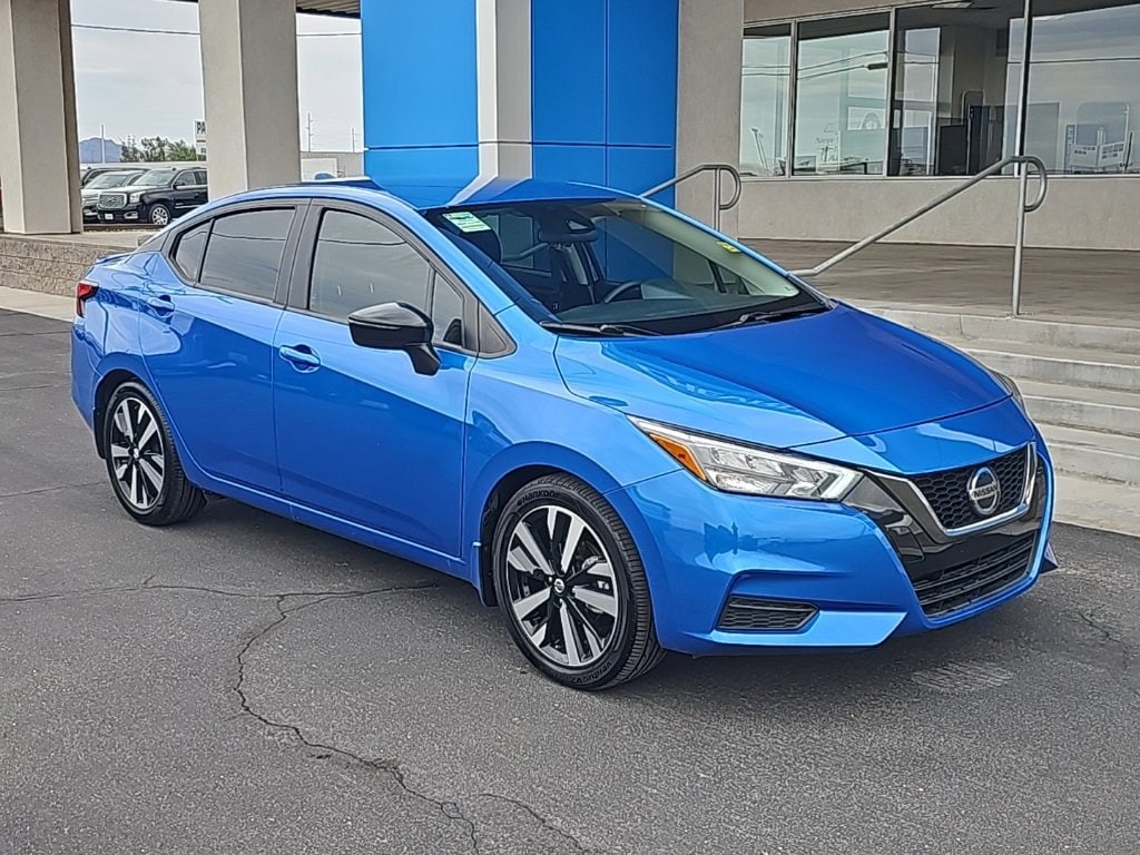 2022 Nissan Versa Sedan SR