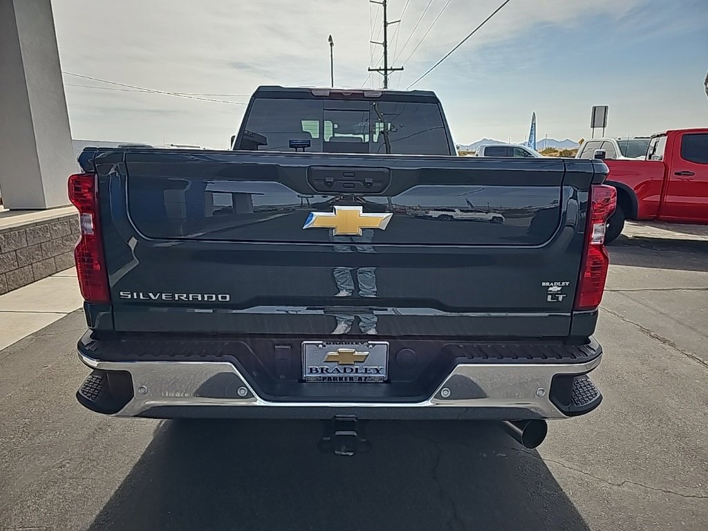 2025 Chevrolet Silverado 2500HD LT photo 4
