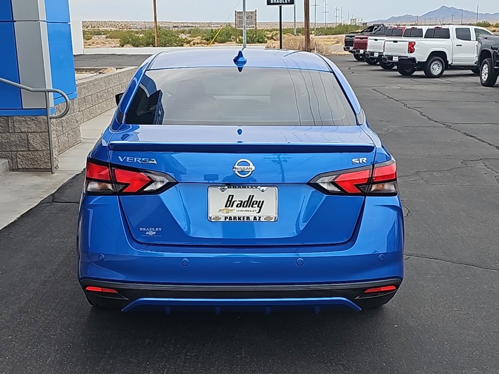 2022 Nissan Versa SR photo 4