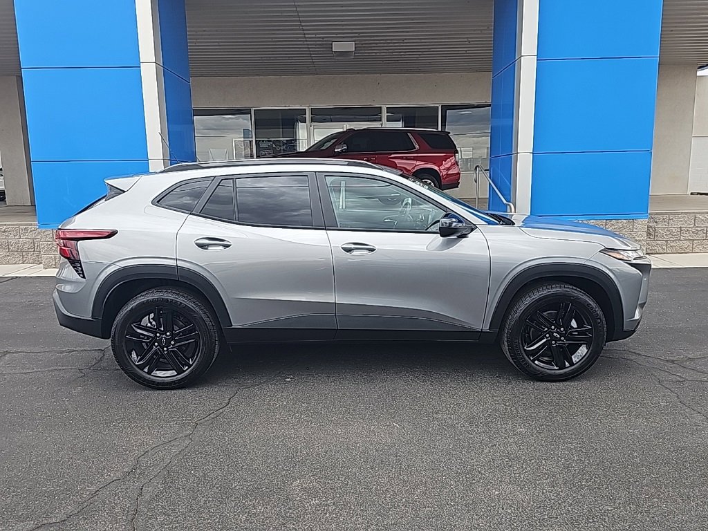 2026 Chevrolet Trax ACTIV photo 2