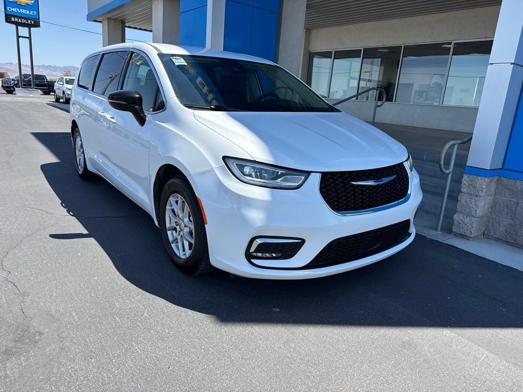 2024 Chrysler Pacifica Touring L's photo