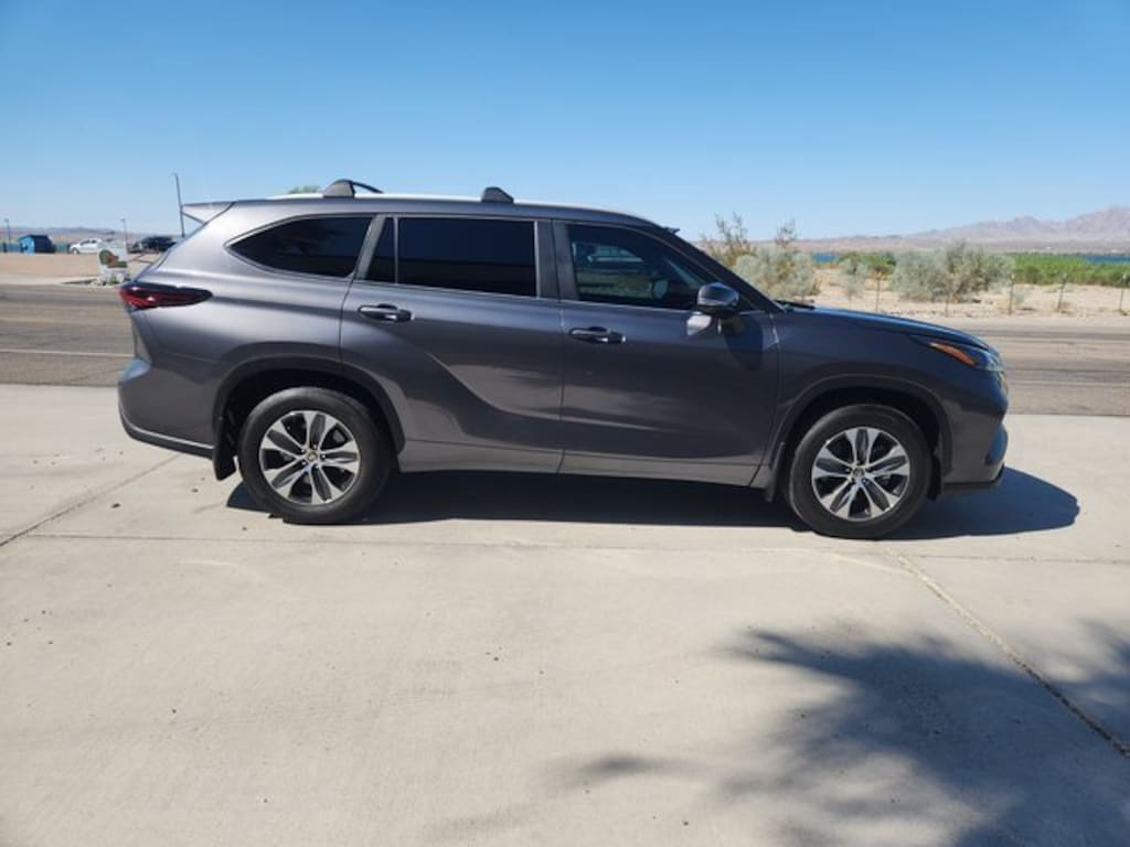 Used 2025 Toyota Highlander XLE SUV