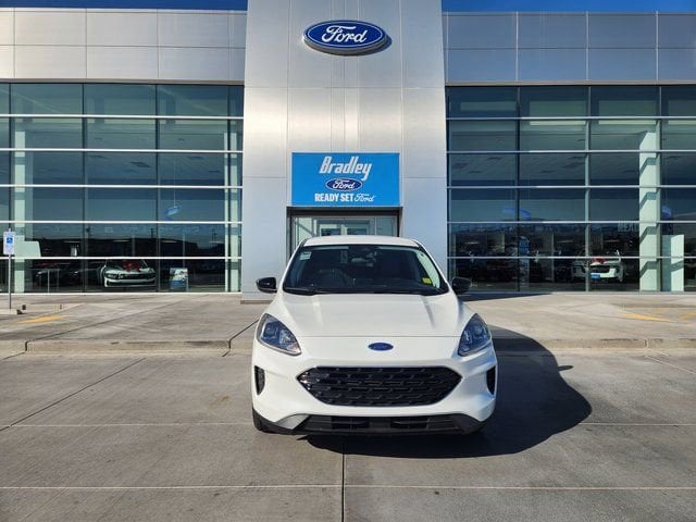 Used 2022 Ford Escape SE with VIN 1FMCU0G6XNUB51192 for sale in Lake Havasu City, AZ