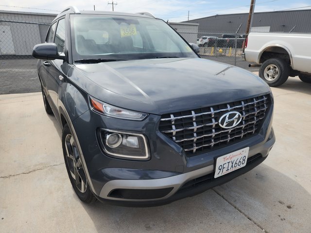 2023 Hyundai Venue SEL photo 3