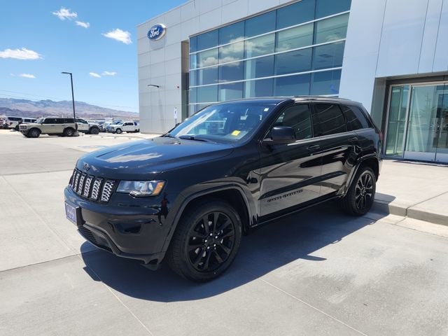 2017 Jeep Grand Cherokee Altitude's photo