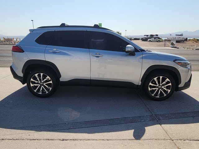 2024 Toyota Corolla Cross XLE photo 2