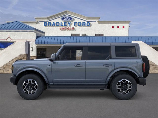 2025 Ford Bronco Outer Banks photo 2