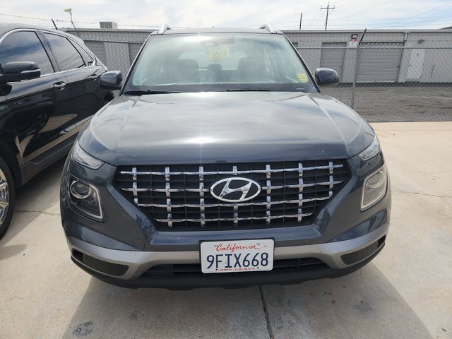 2023 Hyundai Venue SEL photo 2