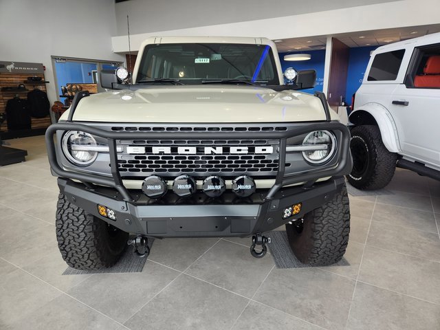2025 Ford Bronco Badlands photo 2