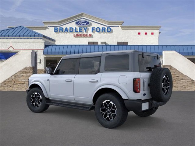 2025 Ford Bronco Outer Banks photo 3