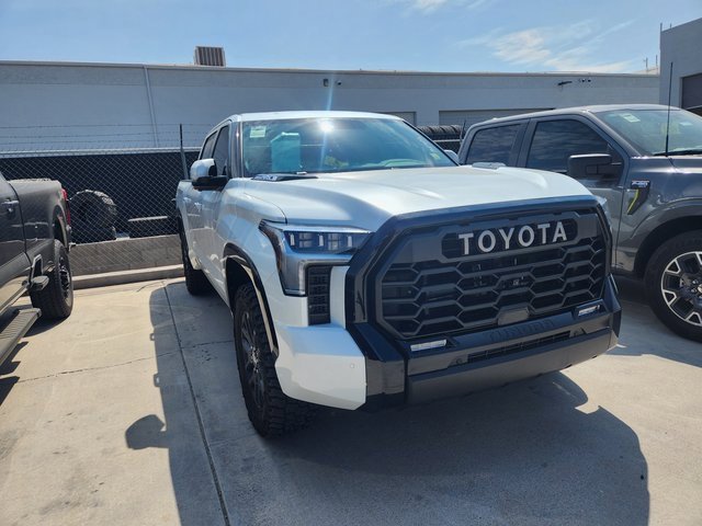 2023 Toyota Tundra Platinum CrewMax photo 3