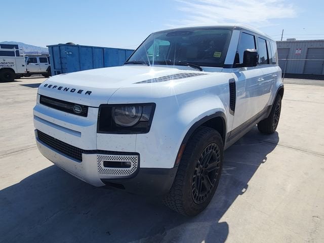 2024 Land Rover Defender 110 SE P400's photo