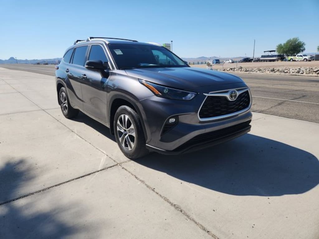 Used 2025 Toyota Highlander XLE SUV