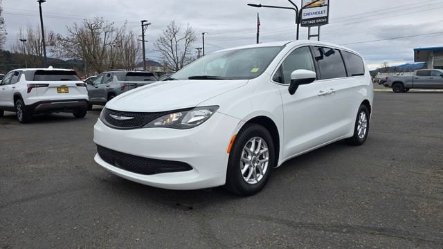 2023 Chrysler Voyager LX