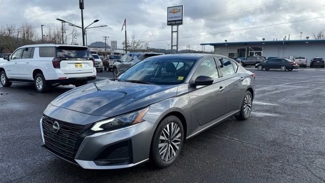 2024 Nissan Altima SV's photo