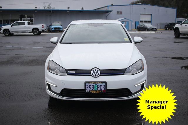 Used 2016 Volkswagen e-Golf e-Golf SE with VIN WVWKP7AU6GW915215 for sale in Cottage Grove, OR