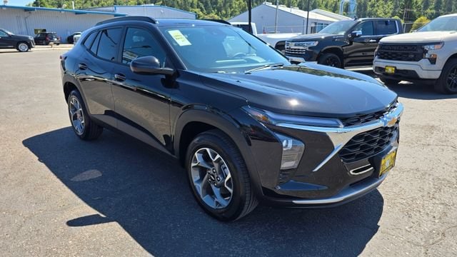 2026 Chevrolet Trax LT - Photo 3