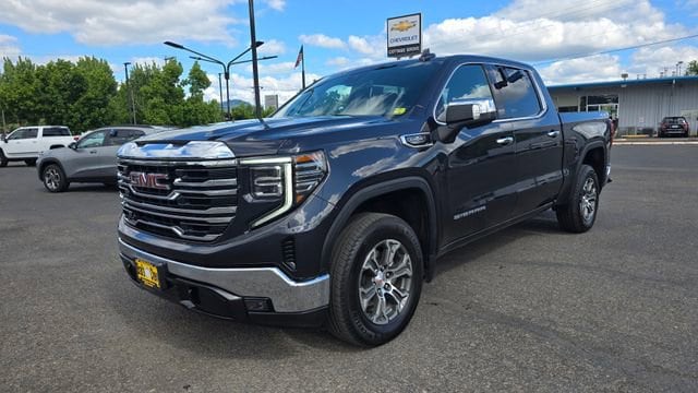 2025 GMC Sierra 4WD Crew Cab Short Box SLT's photo