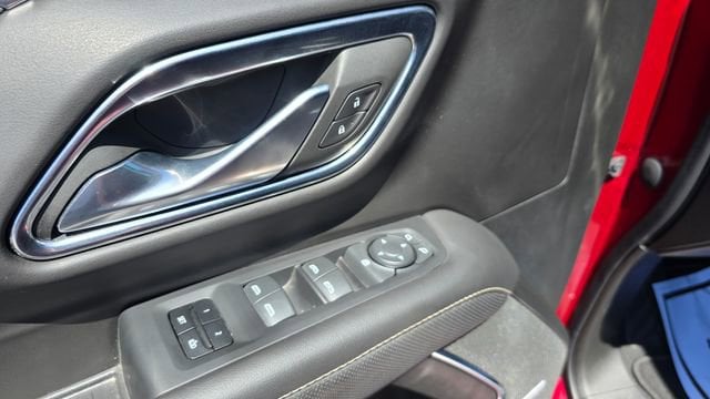 2023 GMC Yukon SLT - Photo 18