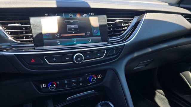 2018 Buick Regal Sportback Essence - Photo 17