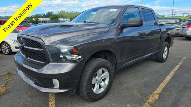 2019 RAM 1500 Classic Express Crew Cab 4x4 5'7's photo