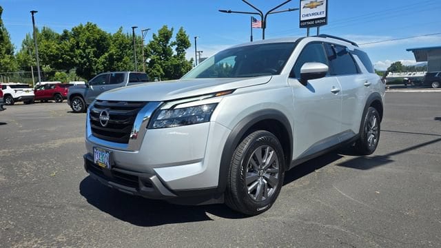 2025 Nissan Pathfinder SV 2WD's photo