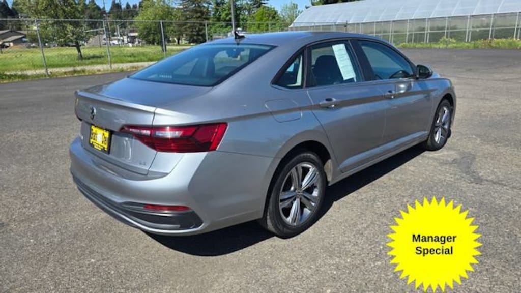 Used 2024 Volkswagen Jetta SE