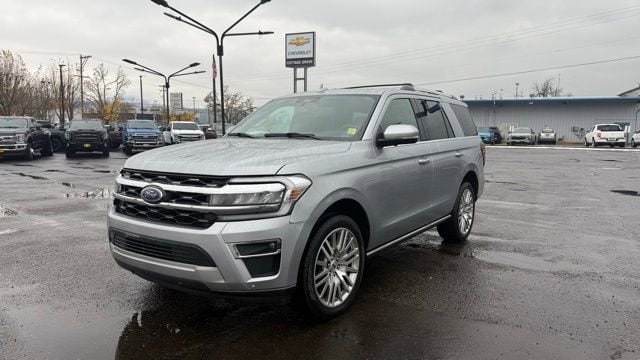 2024 Ford Expedition Limited's photo