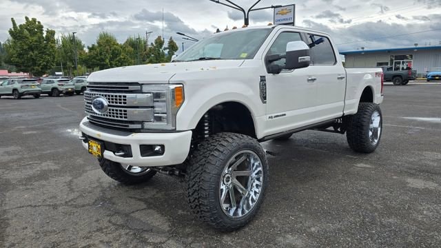 2019 Ford F-350 Super Duty Platinum's photo